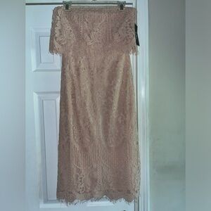 NWT, Lulus Lace Peach Color no straps Dress, Size Small